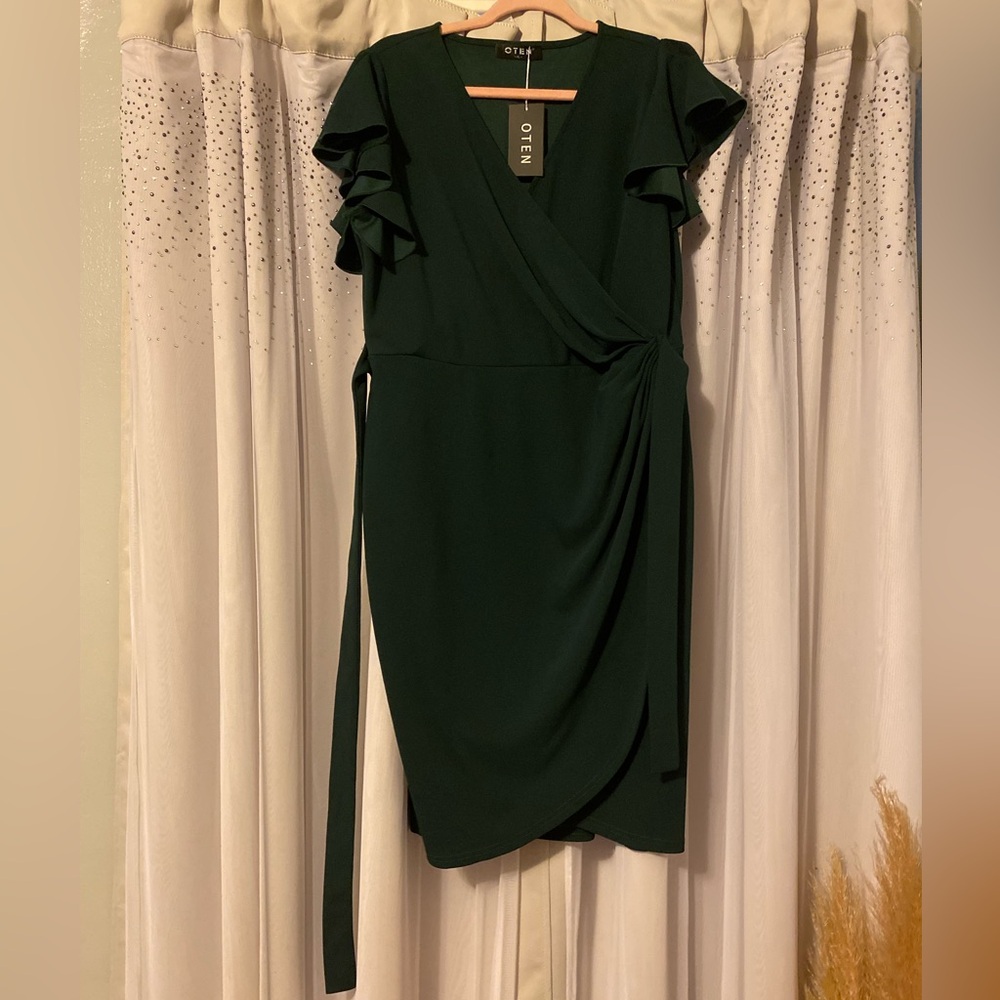 Brand- OTEN
Size- XL, PTP- 20”, Length- 41”
Color- Green